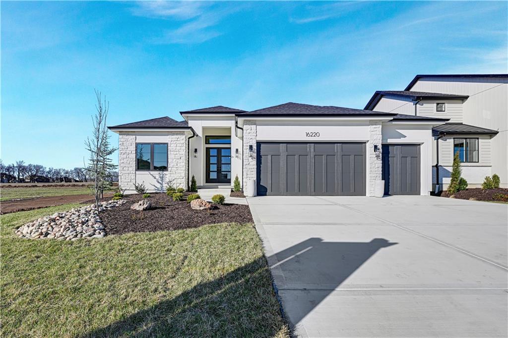 16220 S Twilight Lane, Olathe KS