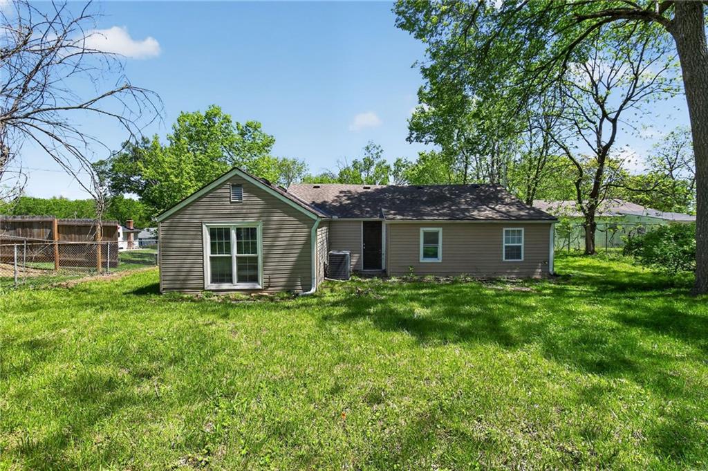 8318 Pershing Road, Raytown MO