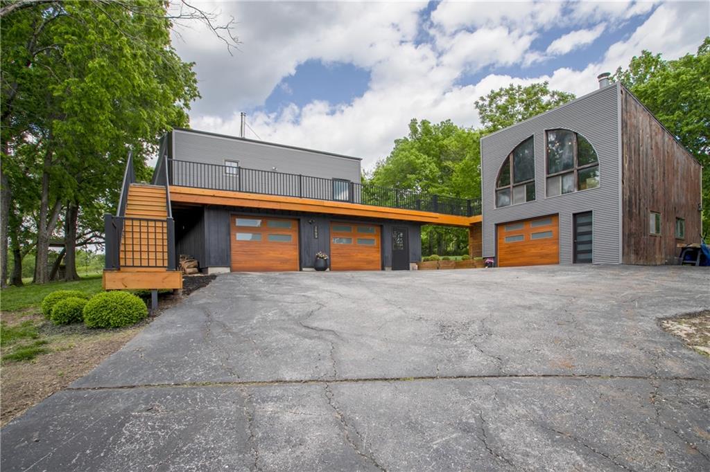 3909 NE Beach Road, Lee's Summit MO