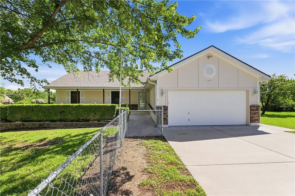 10604 E 240th Street, Peculiar MO