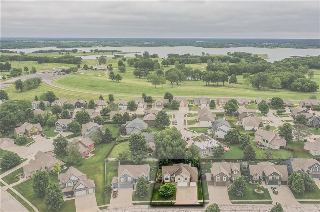 18109 Guinevere Court, Smithville MO