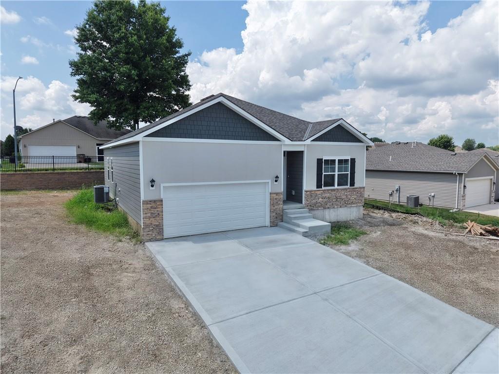 2211 Crestview Place, Raymore MO
