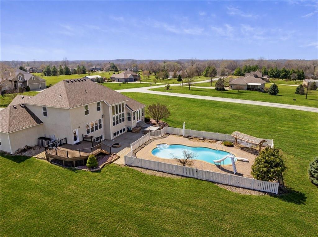 24611 Woodland Circle, Lee's Summit MO