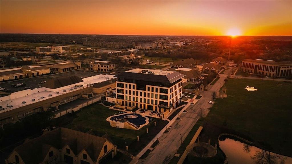4951 W 134 Street #301, Leawood KS