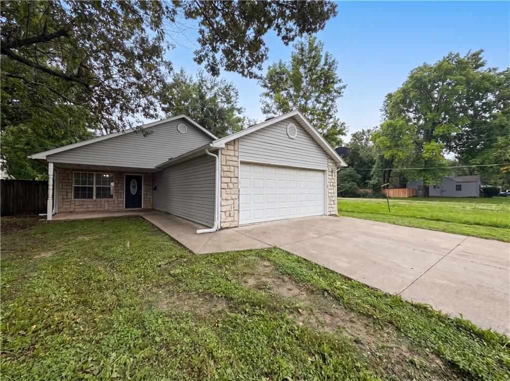 905 S Butler Terrace, Harrisonville MO
