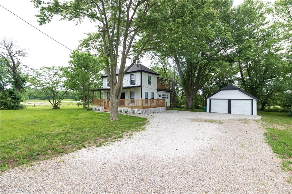 21195 S Woodland Road, Spring Hill KS