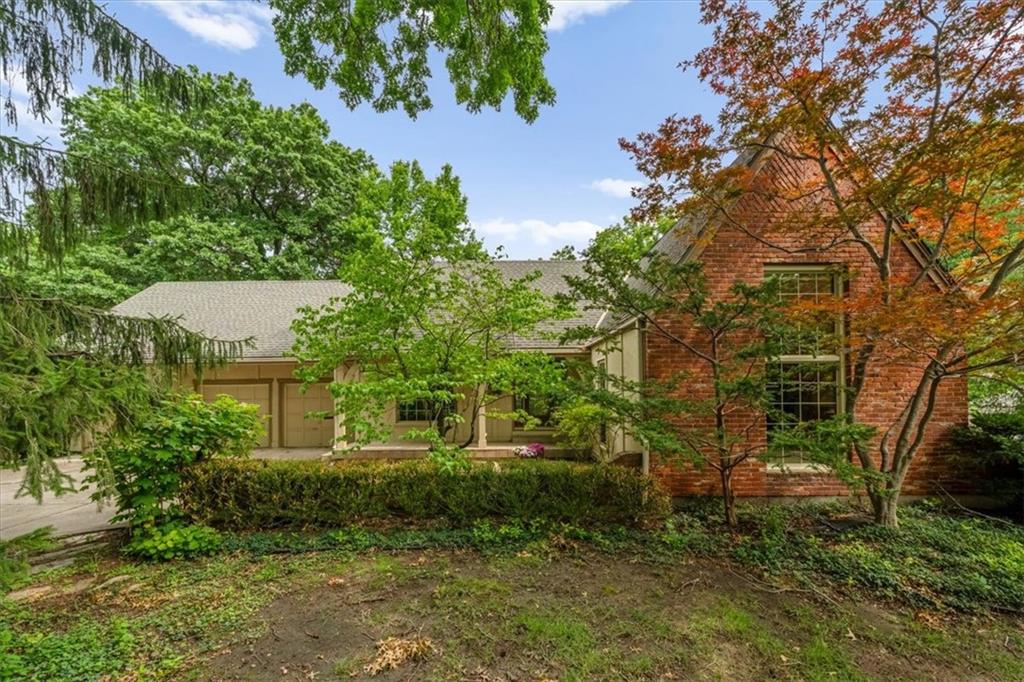 2326 W 95 Street, Leawood KS