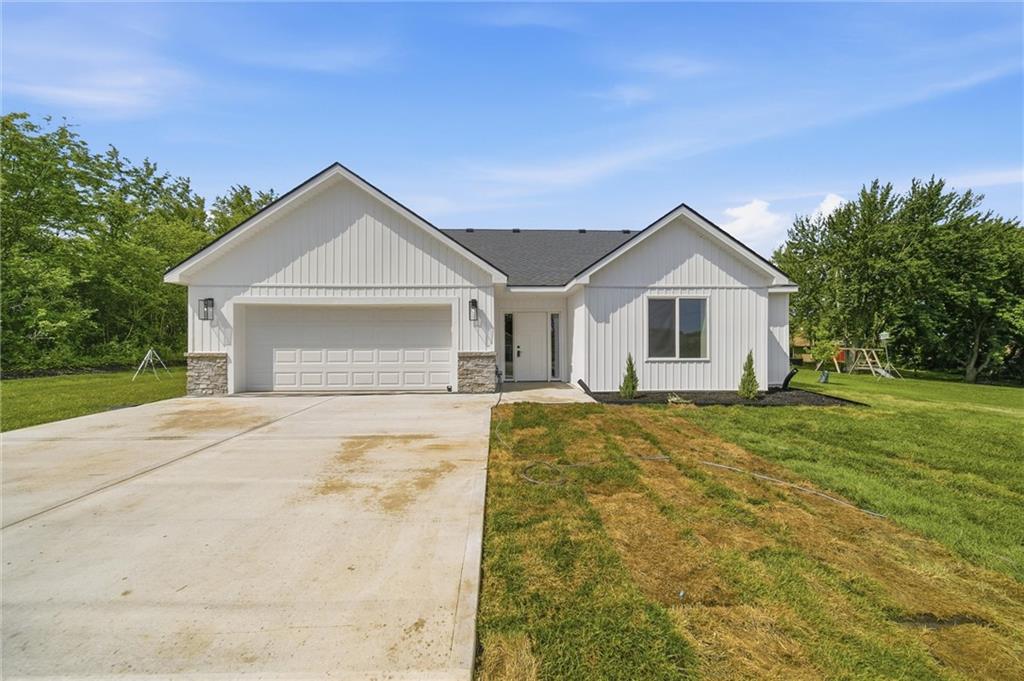 7847 Seneca Lake Road, Ozawkie KS