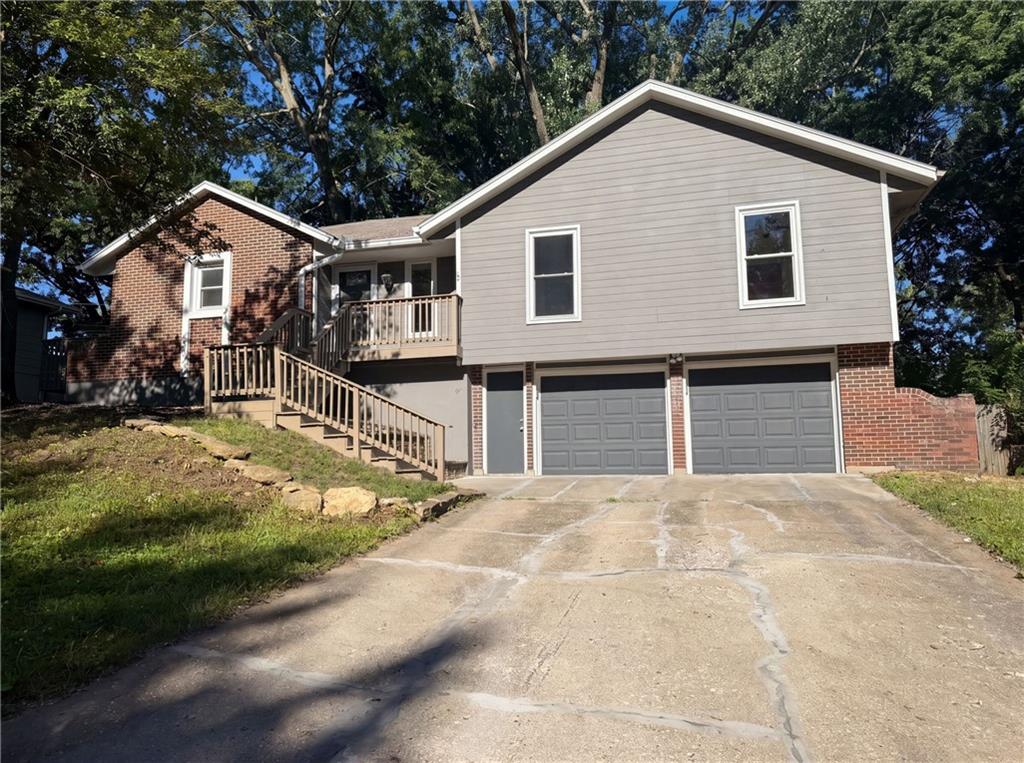 205 Ist Street Terrace, Blue Springs MO