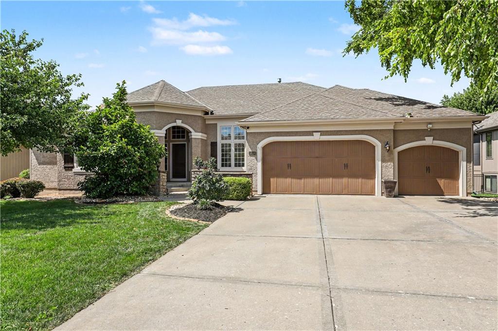 1616 NE Daltons Ridge Drive, Lee's Summit MO