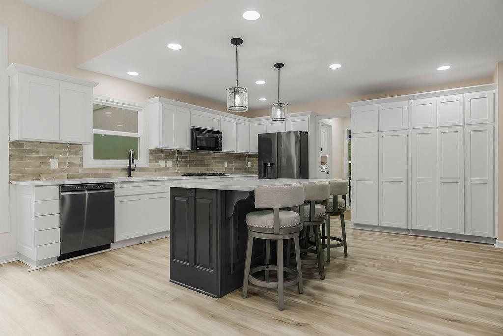 2404 SW Clear Creek Court