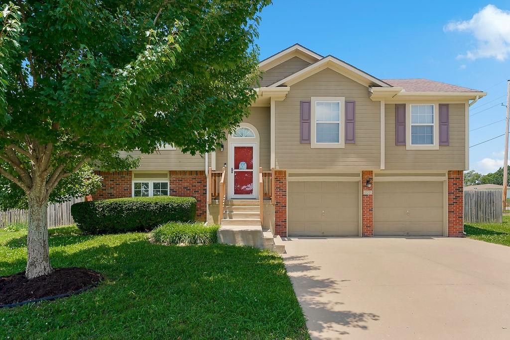 421 Golfview Drive, Pleasant Hill MO