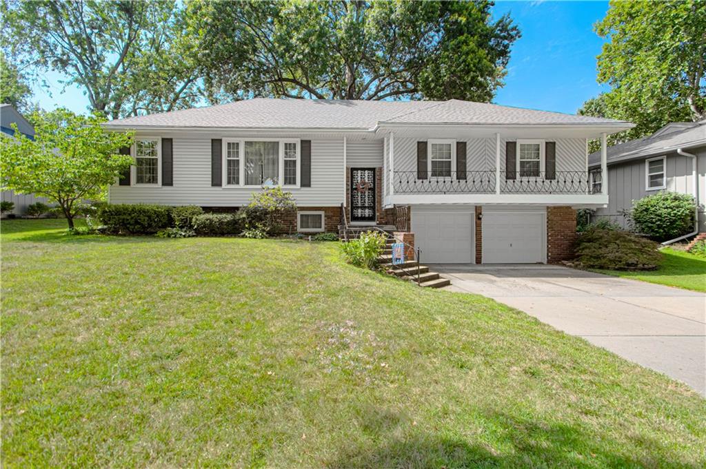 15 W Bridlespur Drive, Kansas City MO