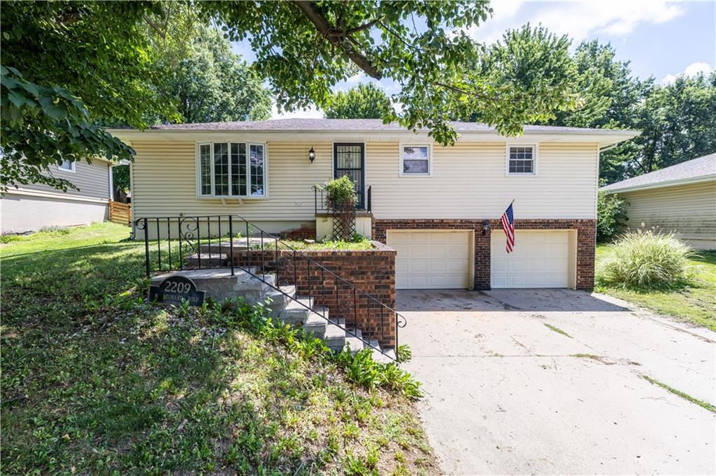 2209 N Leonard Road, St Joseph MO