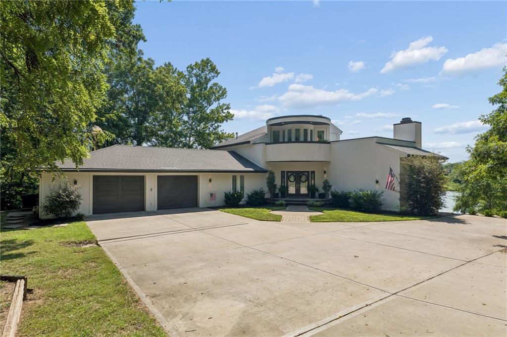 15404 Lake Point Drive, Bonner Springs KS