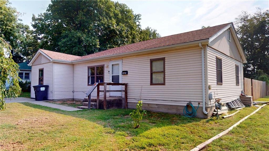 1418 N Cedar Street, Nevada MO