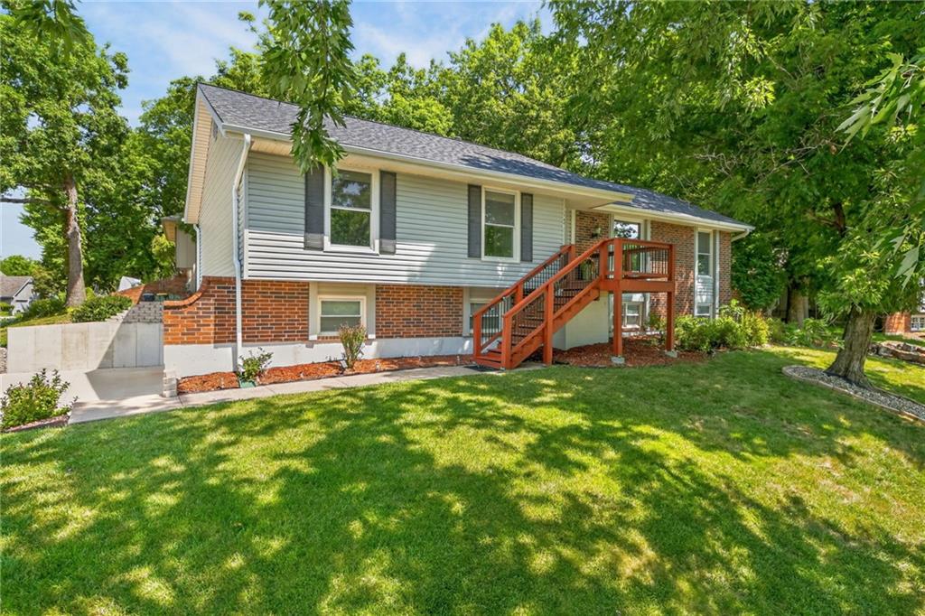 7401 N Strathbury Avenue, Kansas City MO