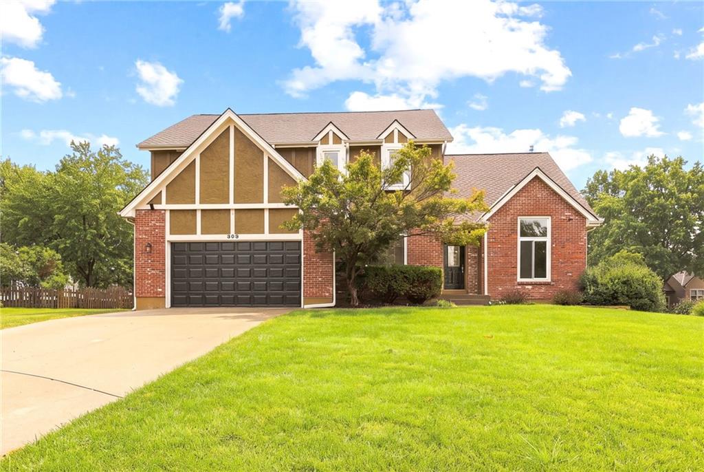 608 NE Ashmont Place, Lee's Summit MO