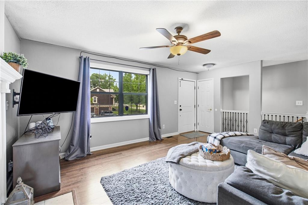 1933 NE Peters Drive, Lee's Summit MO