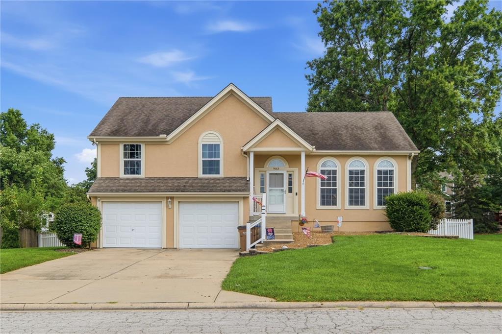 903 Silver Lake Circle, Raymore MO