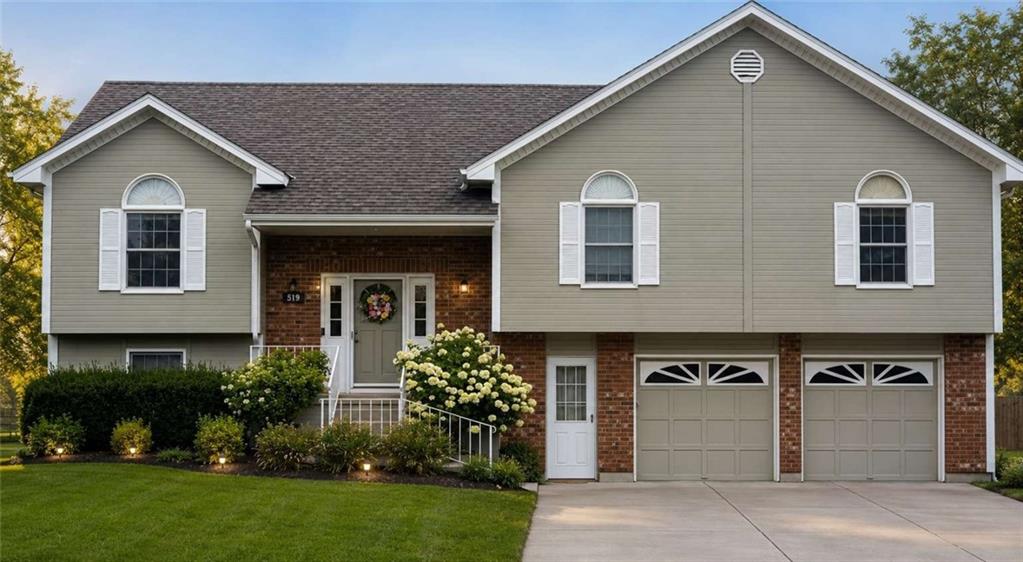 519 NE Timbercreek Drive, Lee's Summit MO
