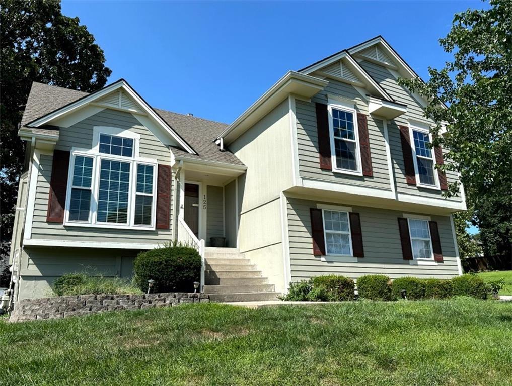 125 NW Whitlock Street, Lee's Summit MO